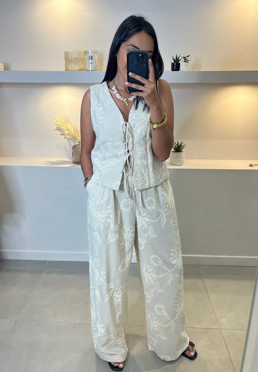 Ensemble beige avec noeuds